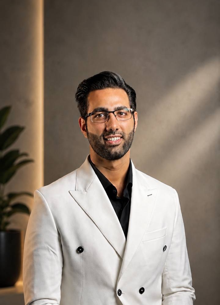 پرتره دکتر فرزام نصیری
