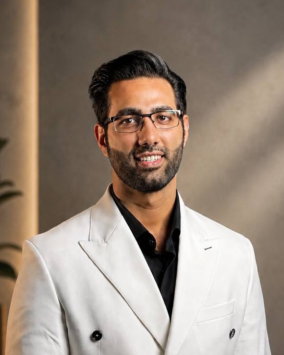 کاور ویدیوی معرفی Dr. Farzam